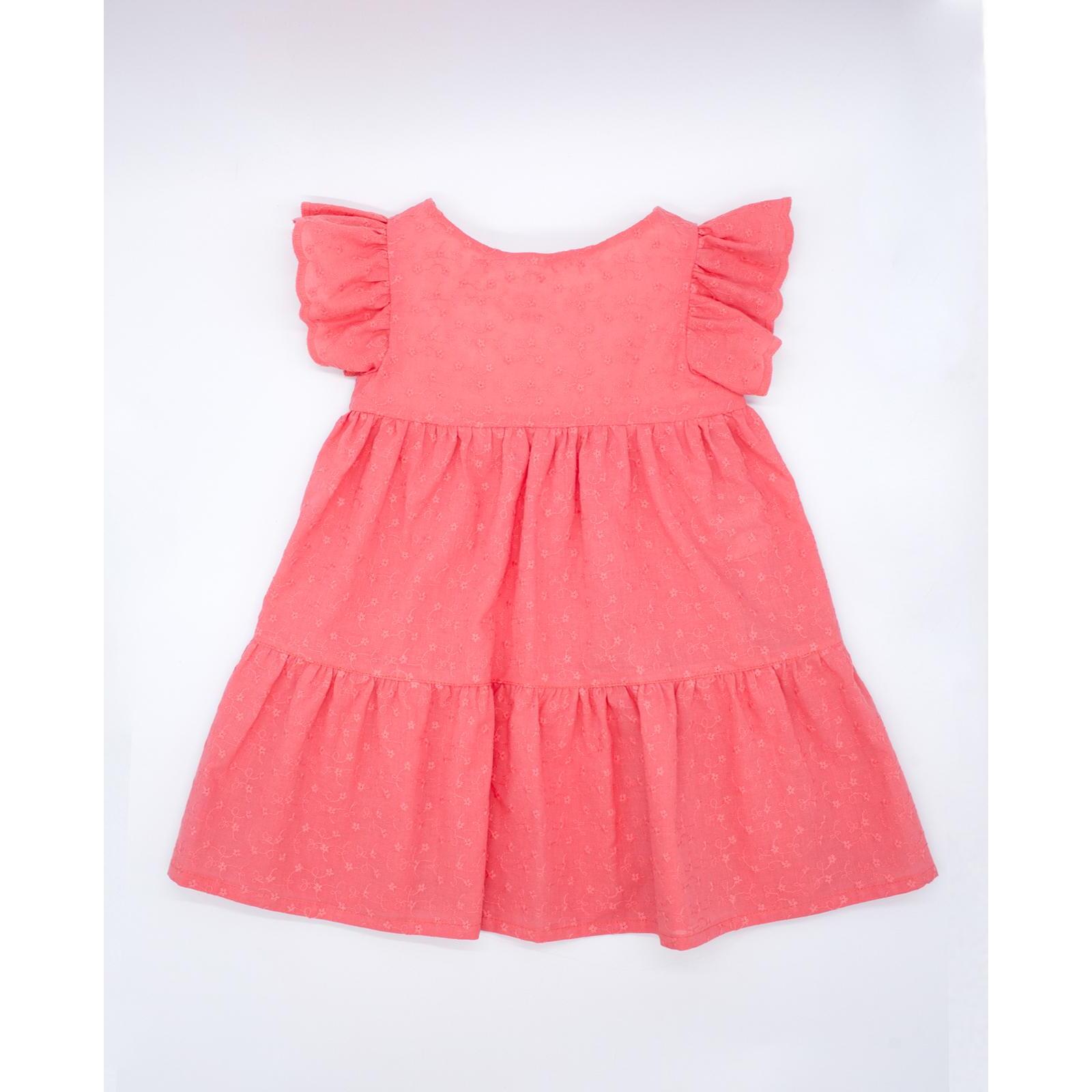 Vestido de voile bordado coral. Con volantes en las sisas, falda fruncida de volantes.