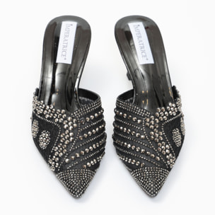 Sandali in simil pelle con tacco a rocchetto e tomaia gioiello