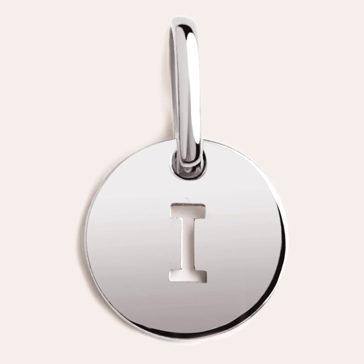 Charm Mini Medallion Letter in Argento