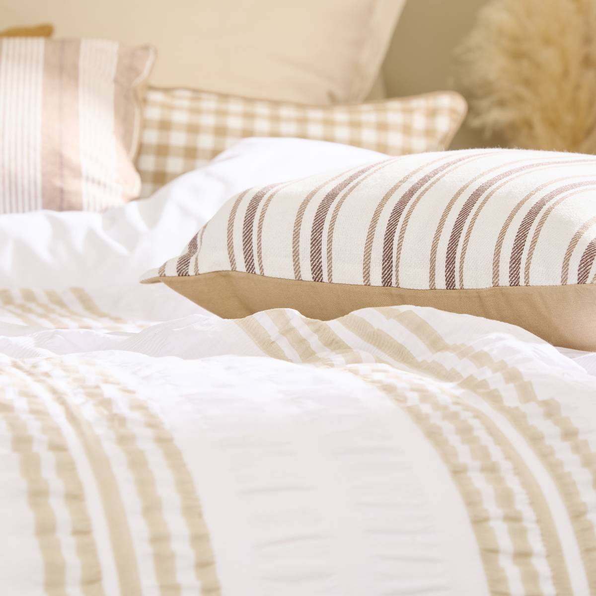 Parure de lit Stripes 240x220cm rayée blanc et beige