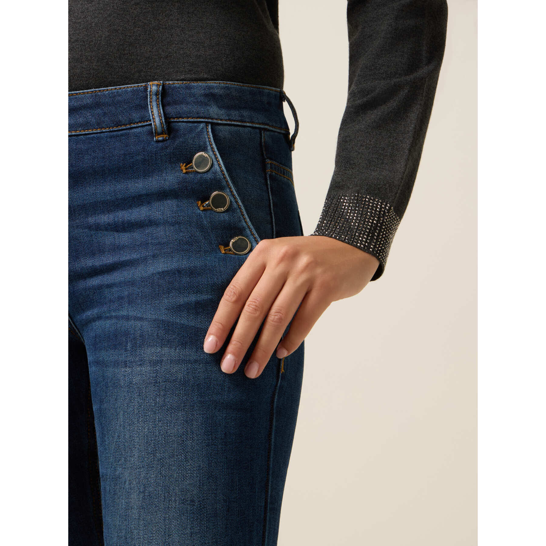 Oltre - Jeans flare con dettaglio di bottoni - Blu