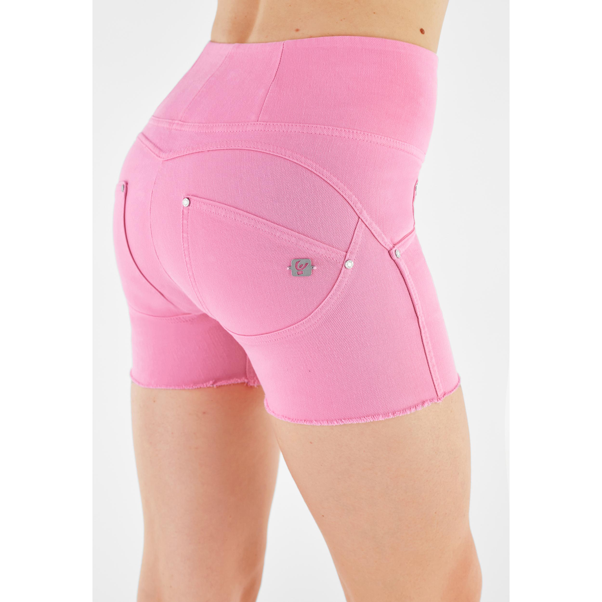 Shorts push up WR.UP® vita alta sfrangiati in denim navetta tinto in capo