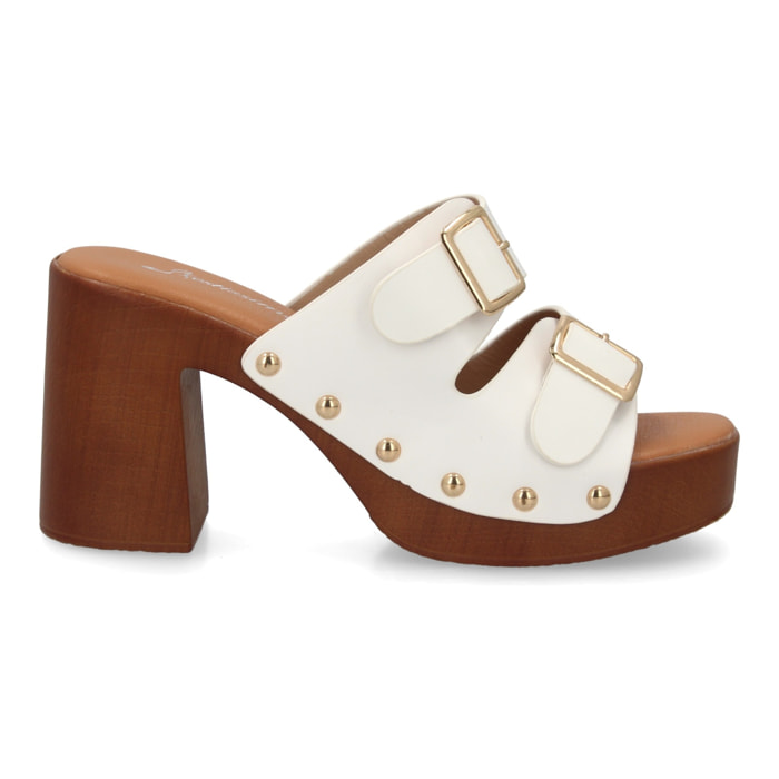Sandalia plataforma mujer con hebillas y tachuelas