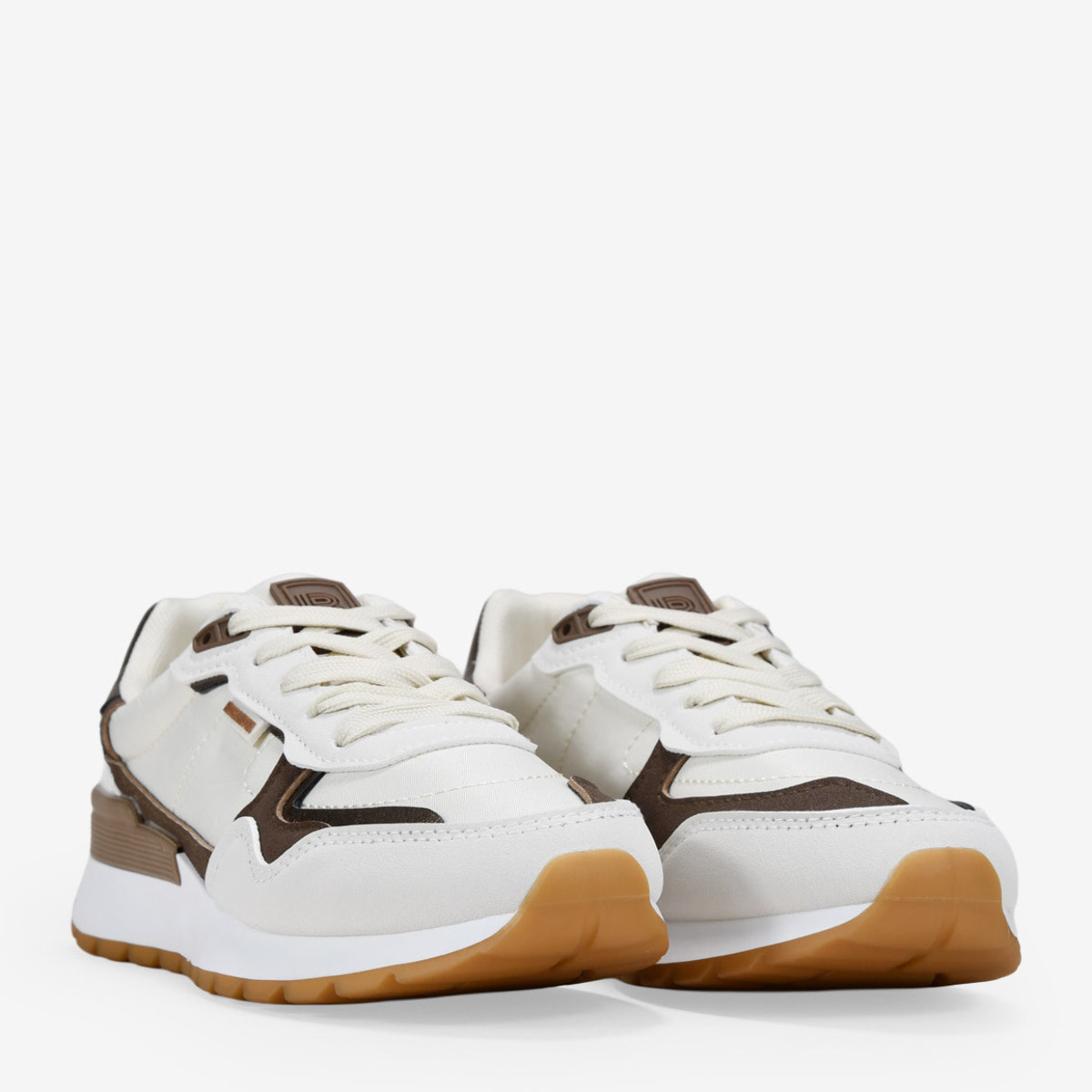 Zapatillas deportivas beige con cordones