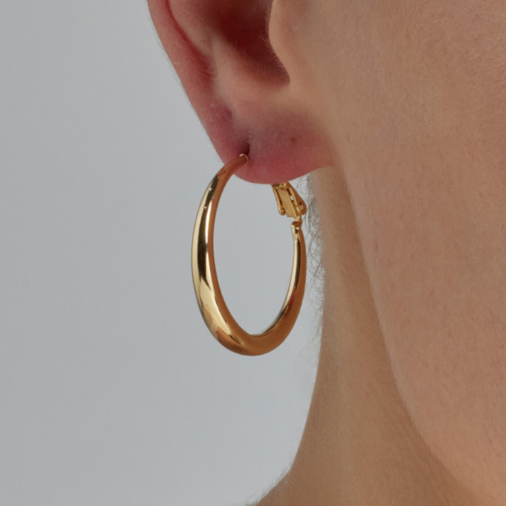 Pendientes de 28mm de diámetro acabado oro amarillo de 18k