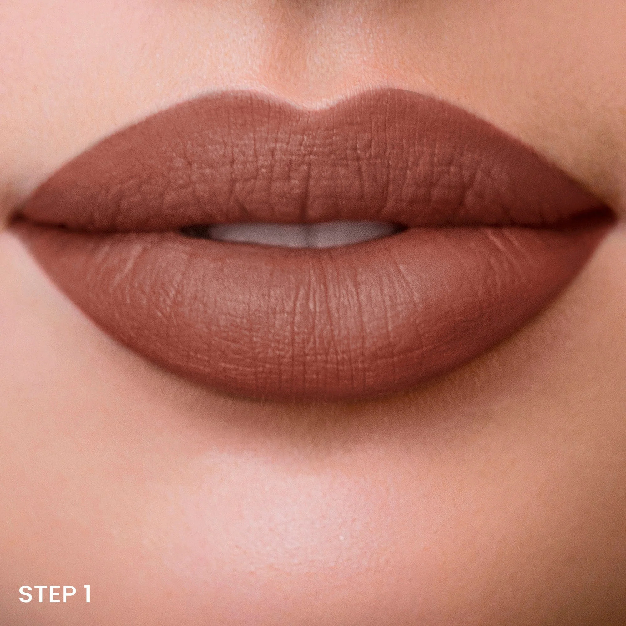 EXTRA DURABLE LIP DUO - LIQUID LIPSTICK + LIP GLOSS Rossetto liquido lunga durata con gloss lucido