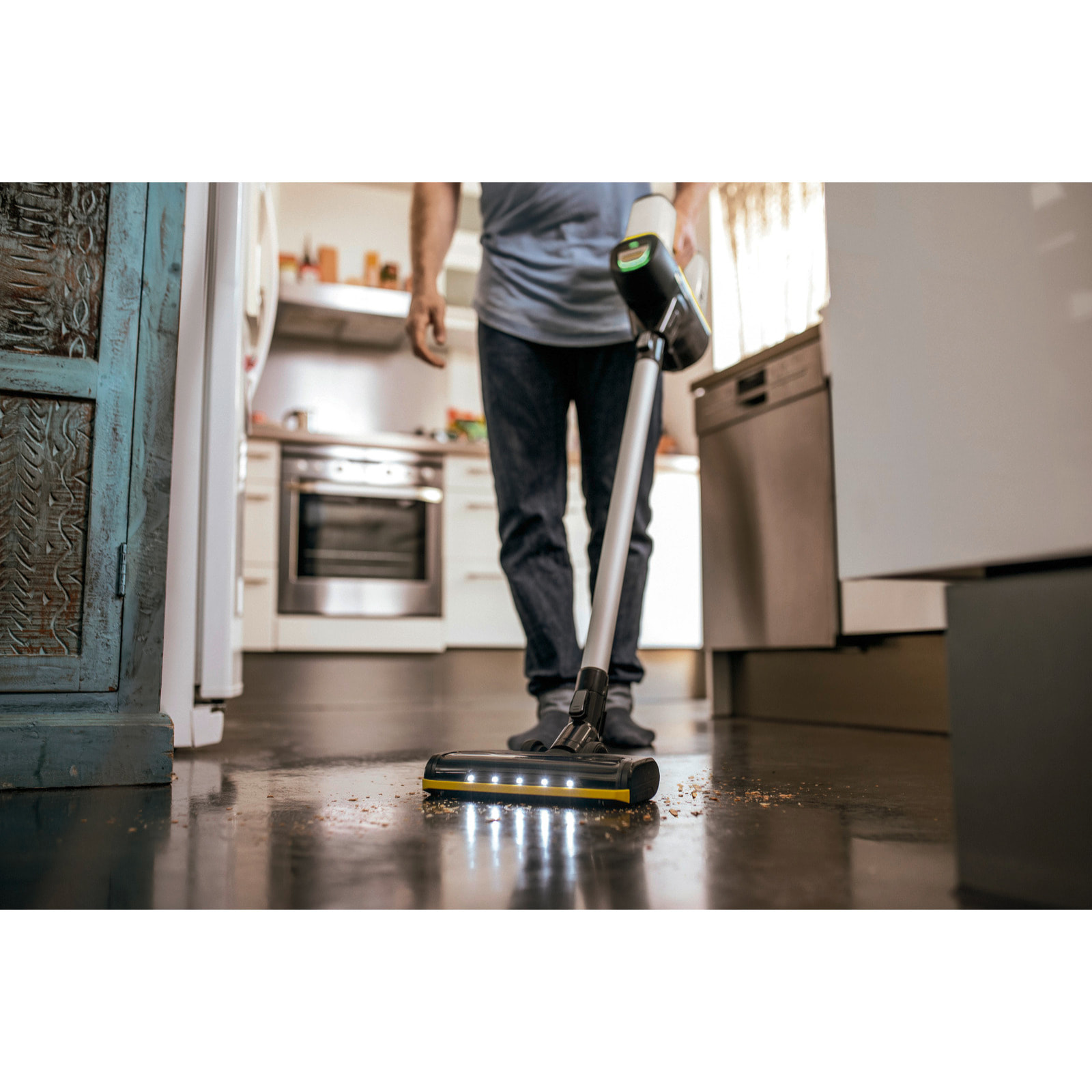 Aspirateur balai sans fil Karcher VC 6 Cordless ourFamily Extra - Autonomie 60 min- kit accessoires- support sans perçage
