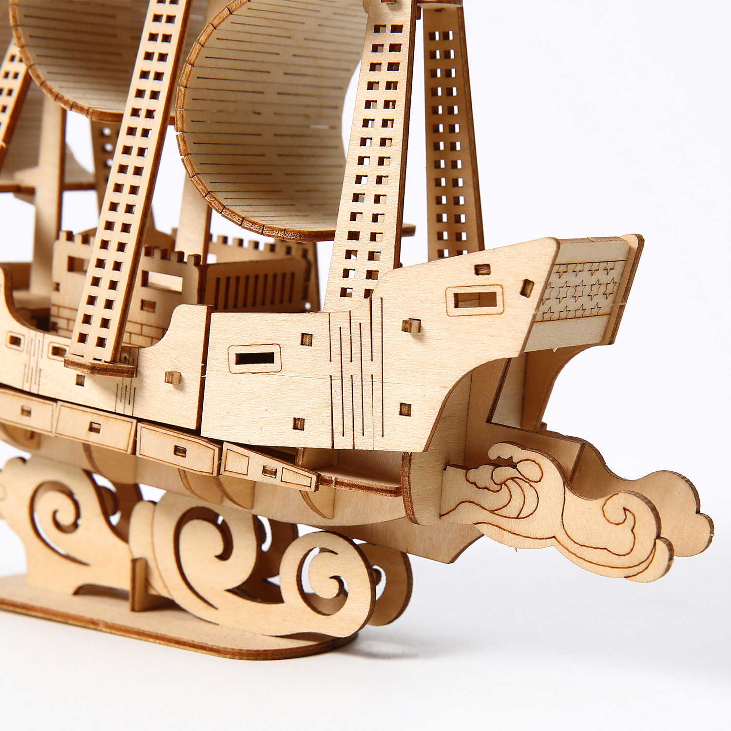 Maqueta de Madera 3D, diseño de Barco de vela con movimiento mecánico. 83 piezas.