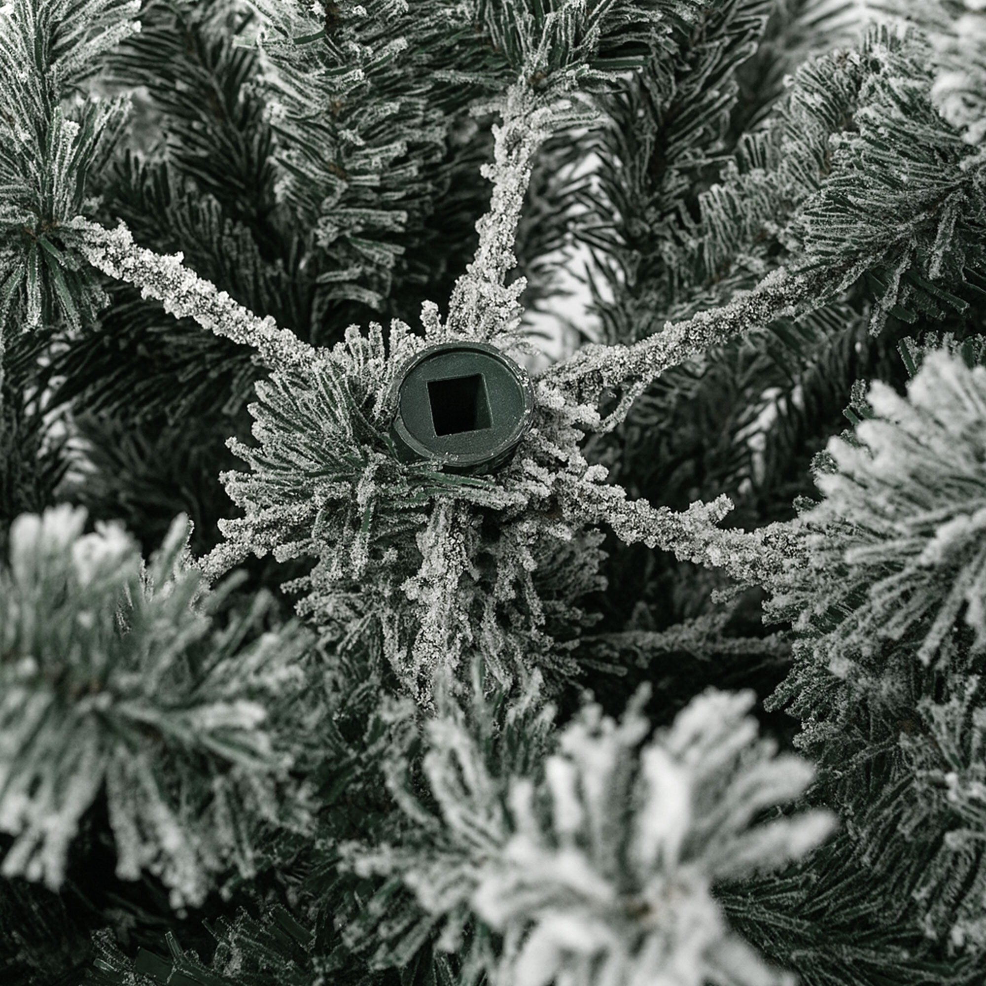 Artik - Albero di Natale Innevato in PE e PVC Ø154x240H cm, 2436 Punte