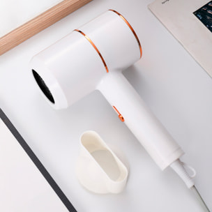 Secador iónico con 800W, luz azul hidratante y 3 niveles de velocidad.