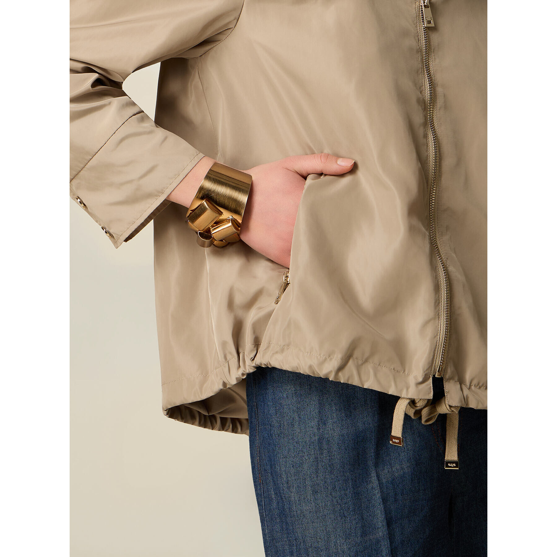 Oltre - Chaqueta de nylon con cuello fruncido - Beige