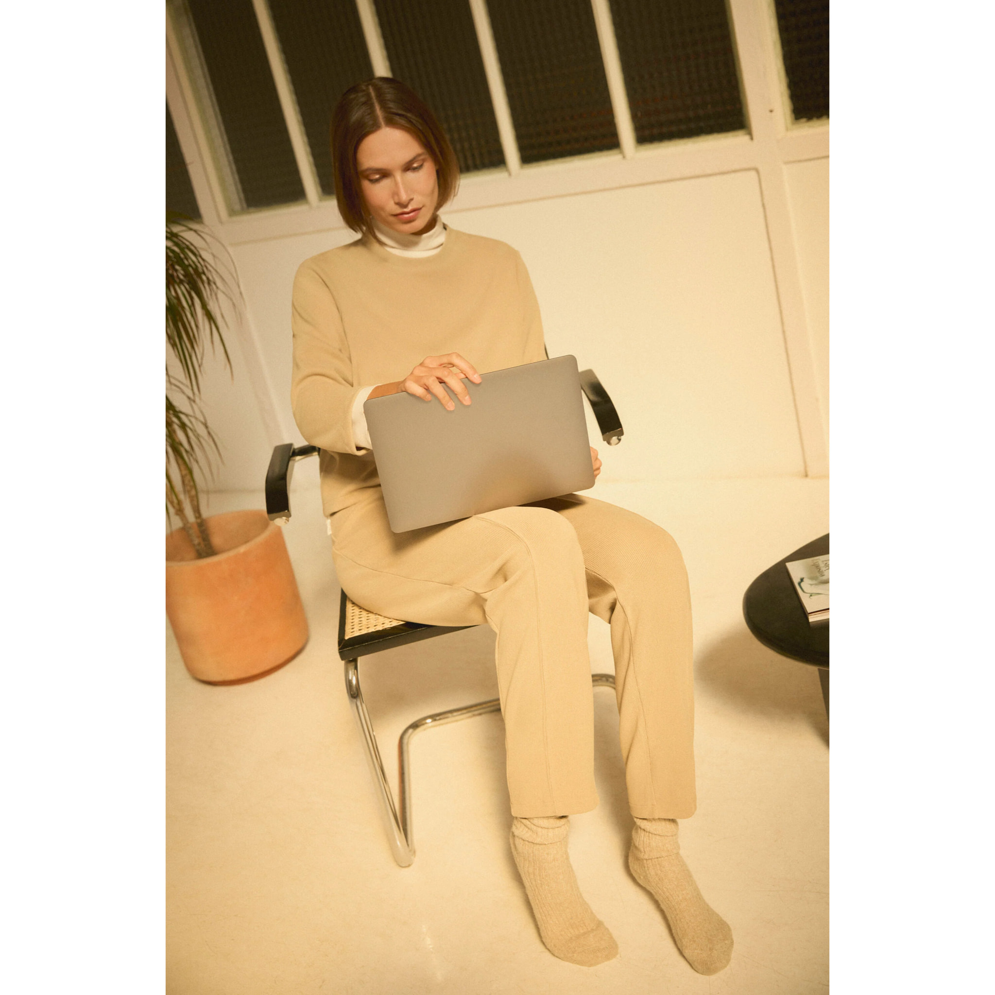 Pantaloni effetto velluto a coste beige