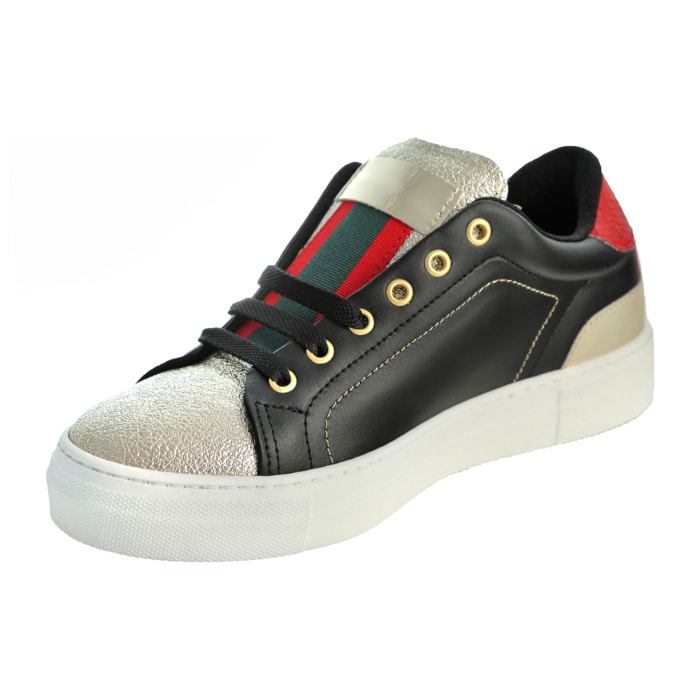 Sneakers in pelle con inserto laminato