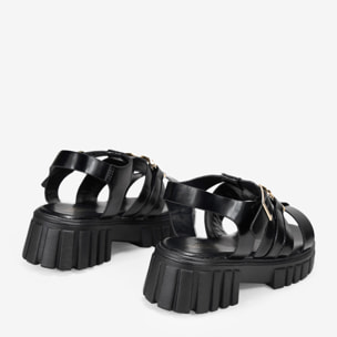 Sandalias negras con cadena y suela track