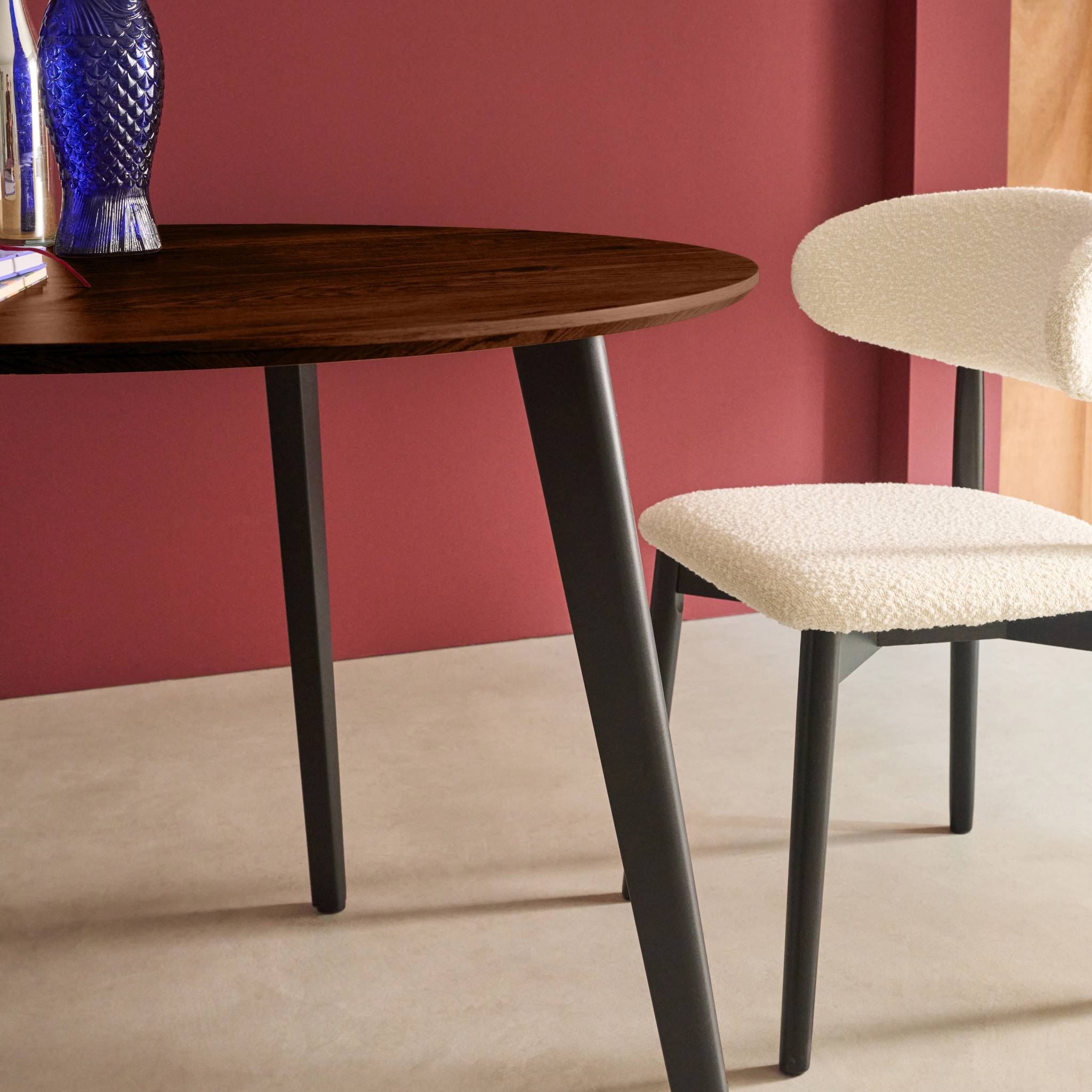 Table à manger ronde effet noyer pieds métal noir 4 places