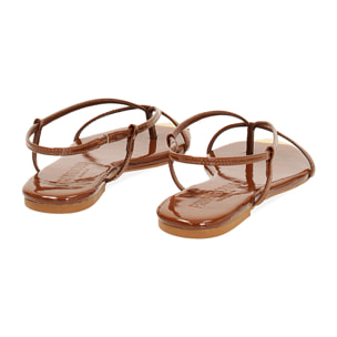 Sandalias planas marrones elegantes