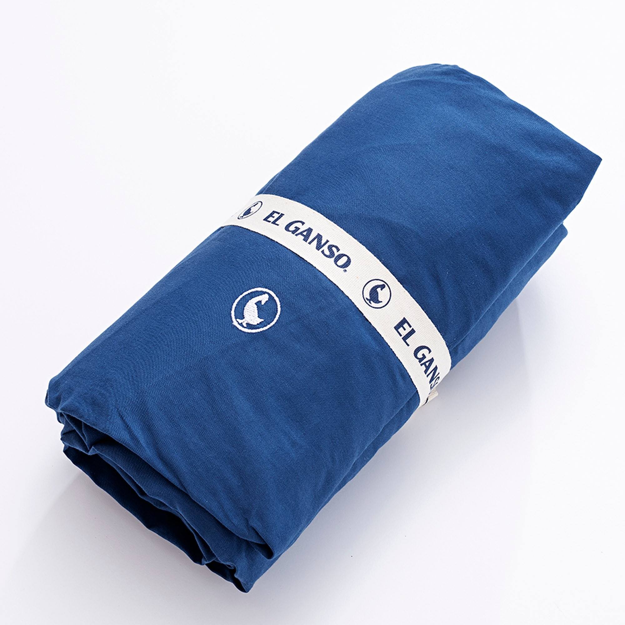 Sábana bajera 100% algodón 180tc color azul marino logo bordado el ganso