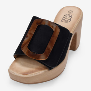 Sandalias de tacón negras con hebilla grande