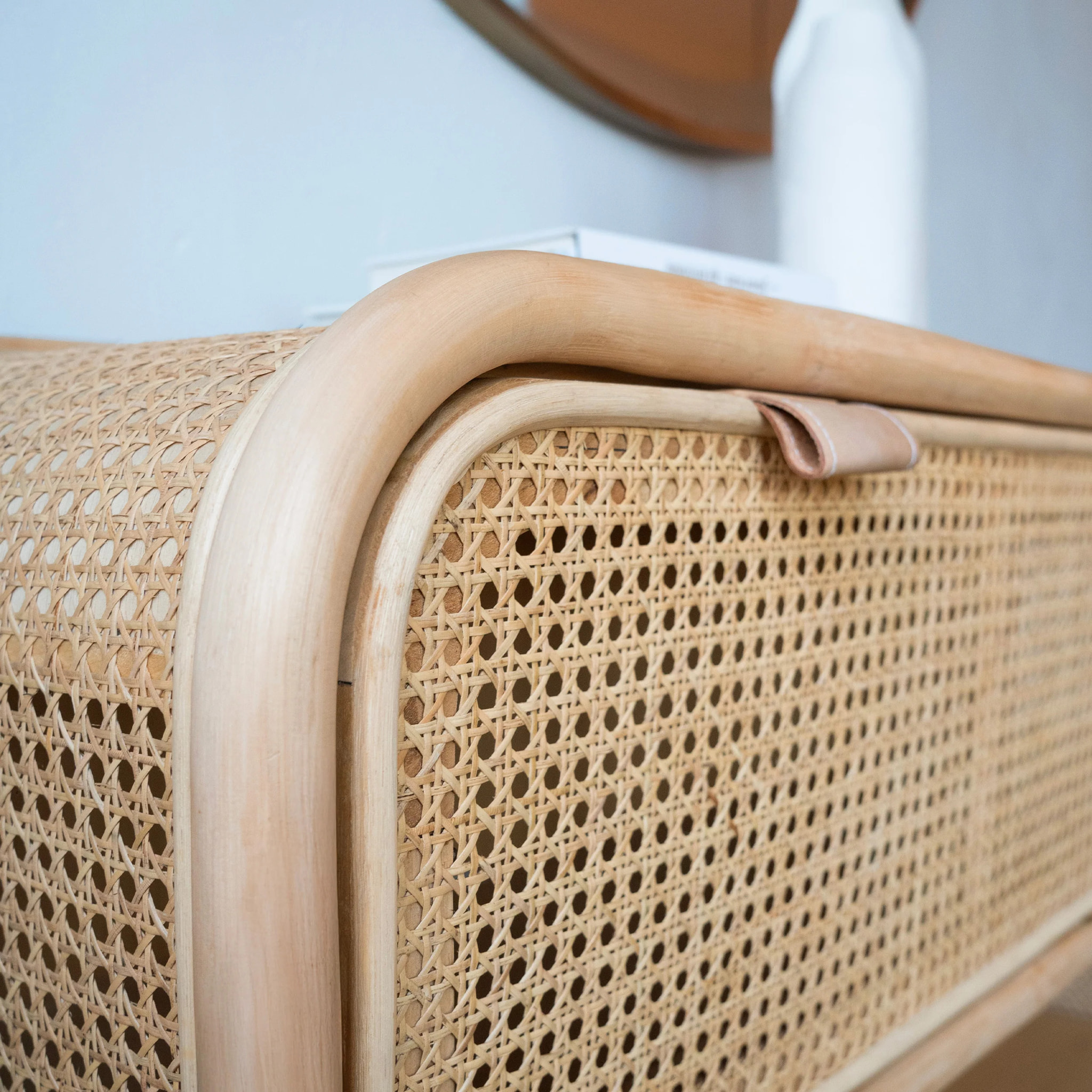 Commode en rotin et bois massif, 2 portes abattantes - Alata