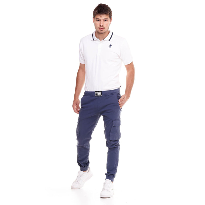 Pantalón cargo de hombre minimalista con puño elástico.