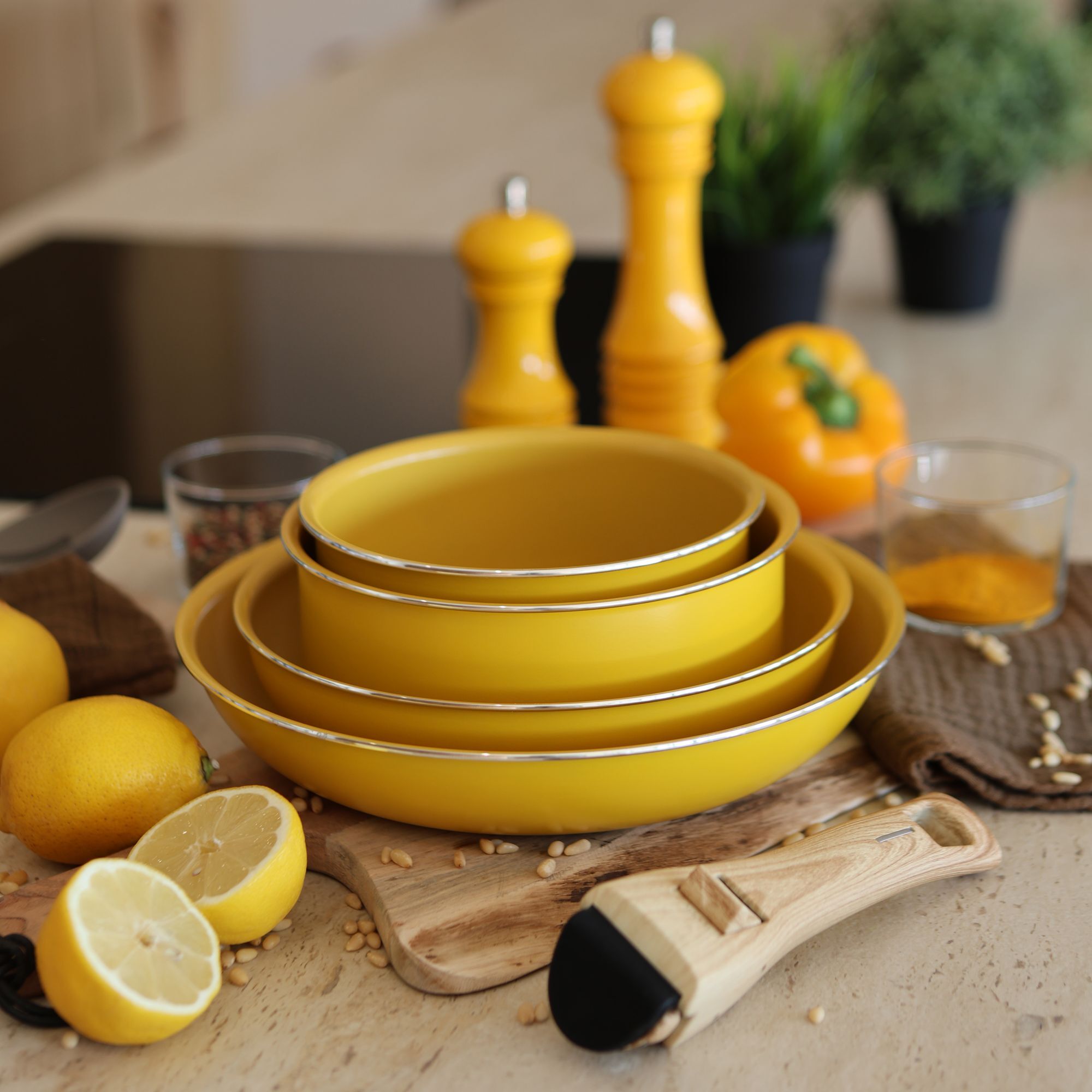 Batterie de cuisine 5 pièces en aluminium recyclé jaune