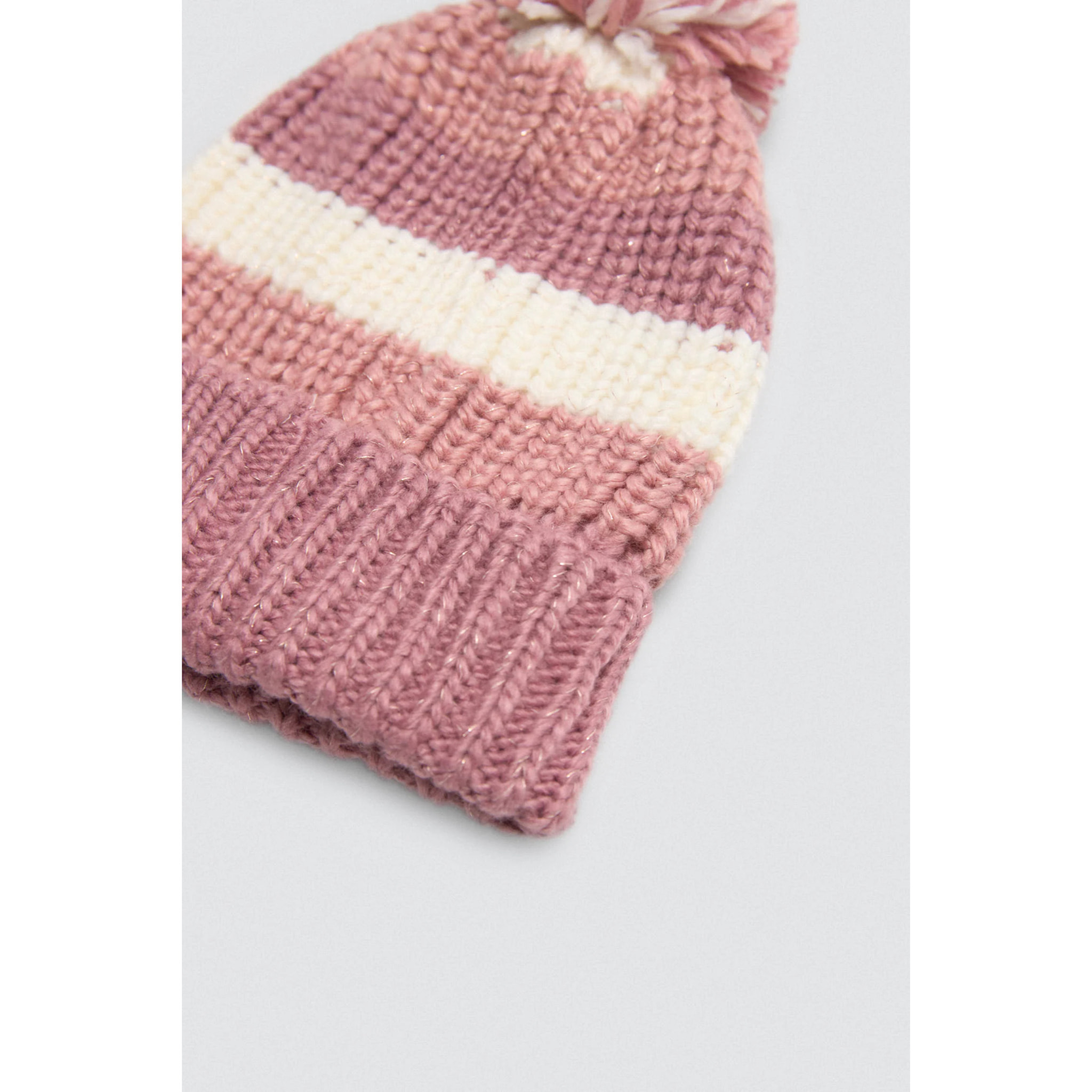 Cappello in maglia con pompon a righe