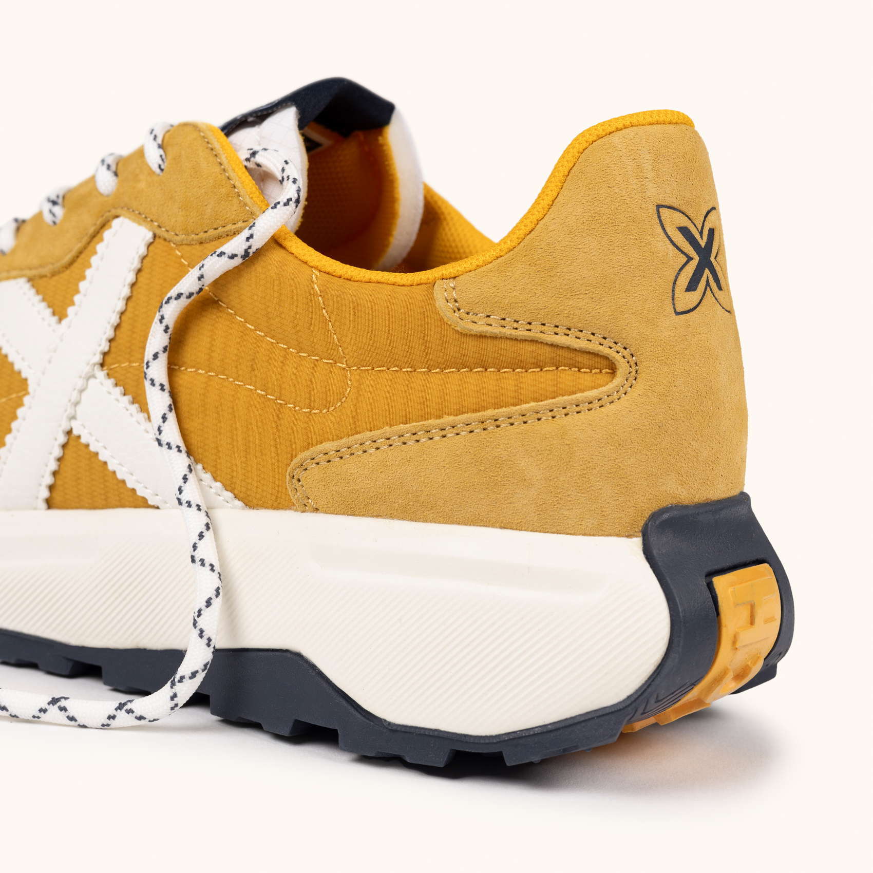 Zapatilla Urbana en Tonos Mostaza y Amarillo con Suela de Volumen MUNICH BABEL 16