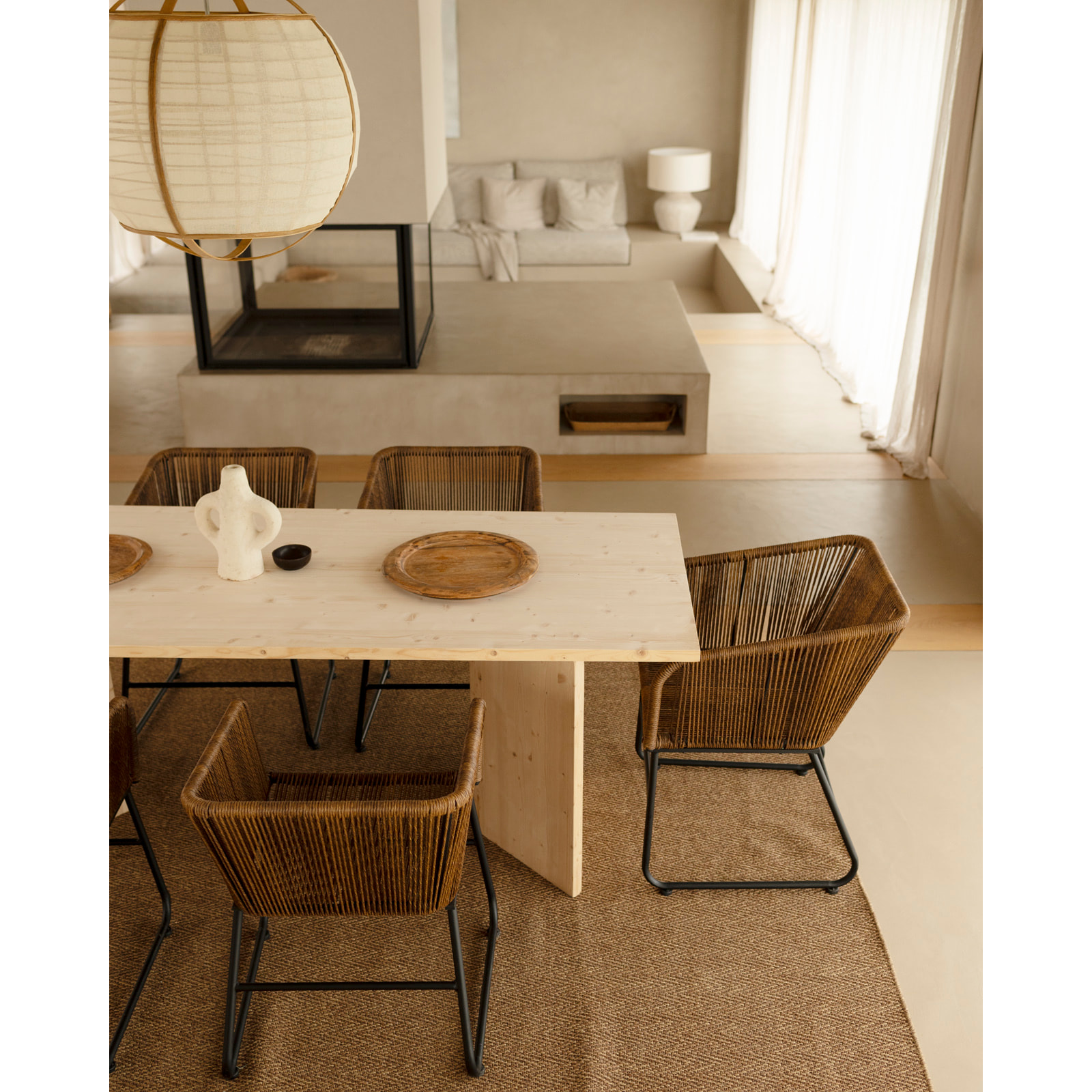 Table de salle à manger en bois massif en ton naturel en différentes tailles