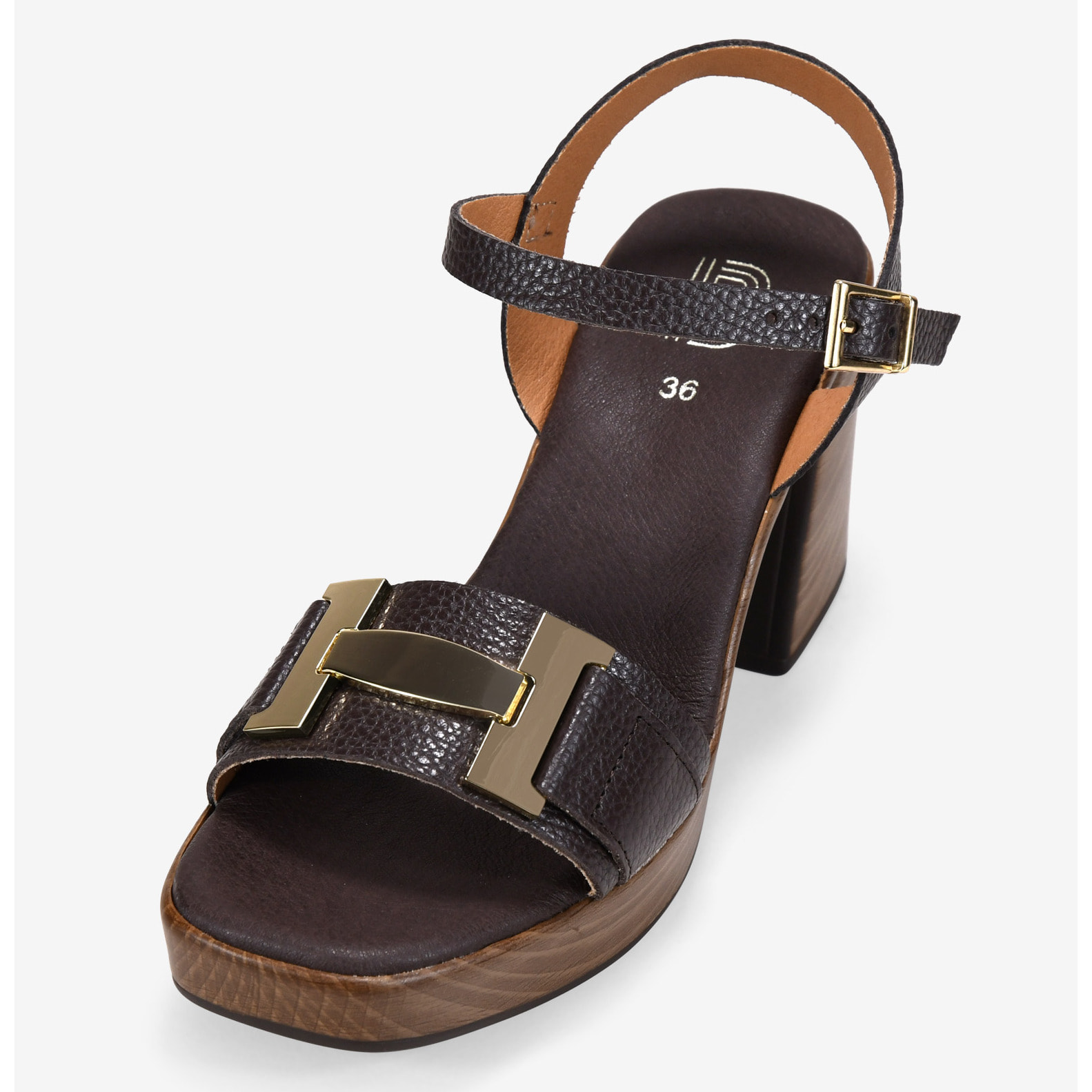 Sandalias de tacón marrones en piel con aplique metálico