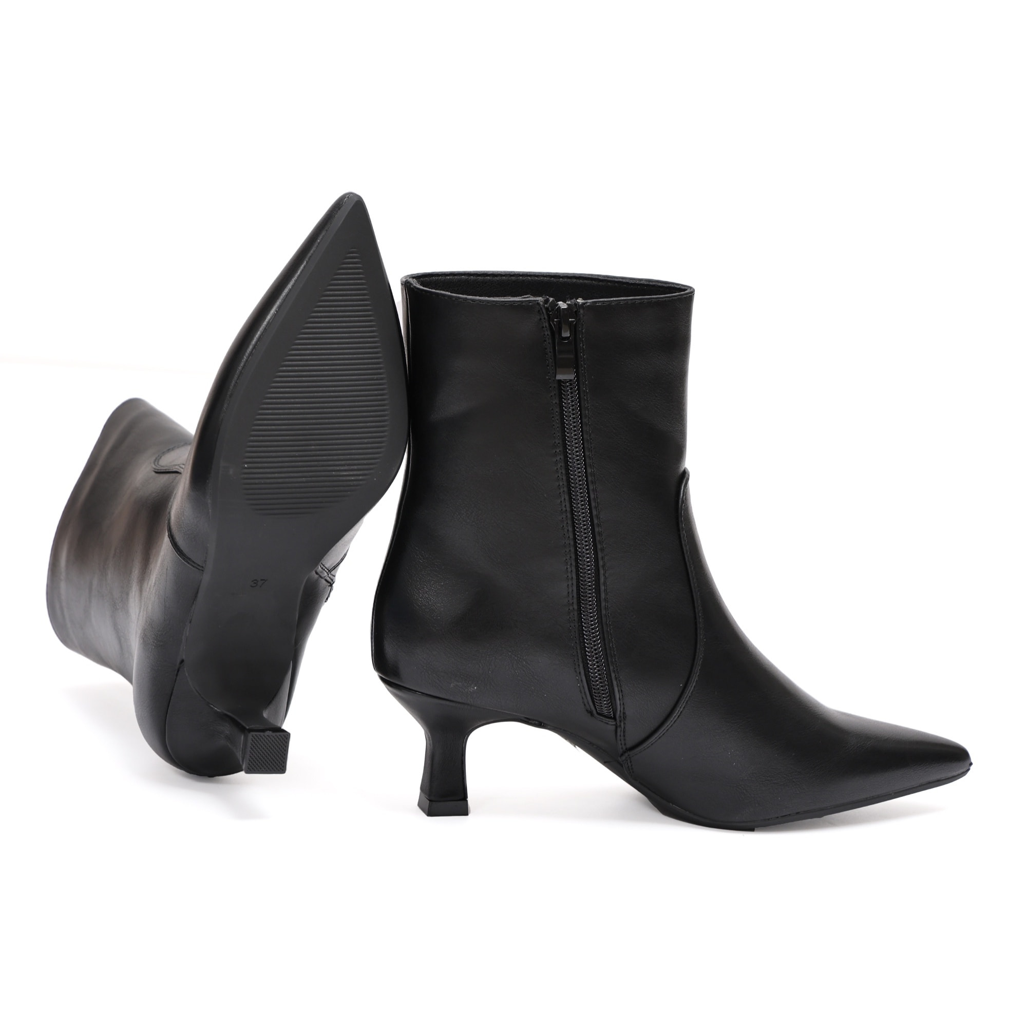 Stivaletto in simil pelle con tacco