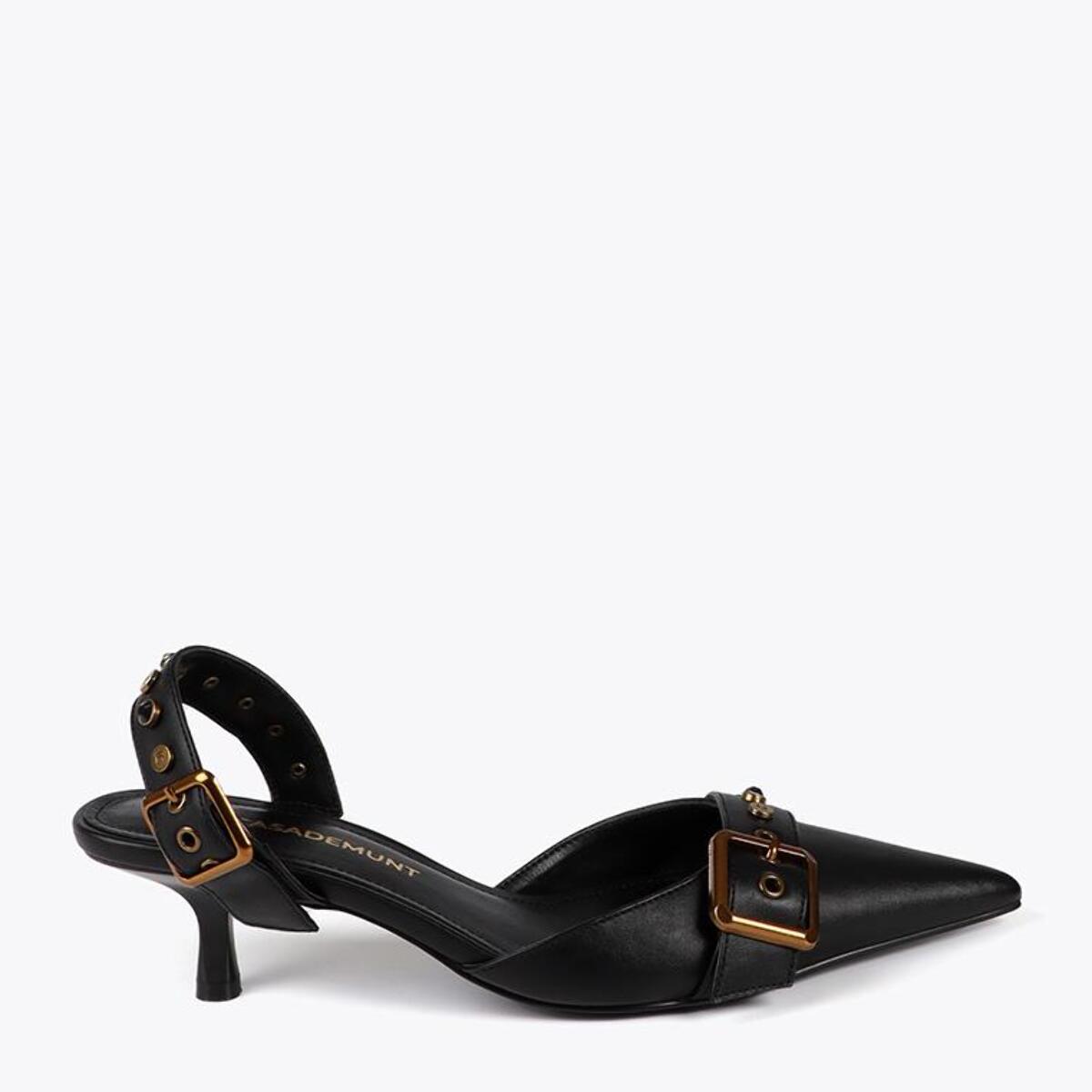 Scarpa con tacco aperta con dettagli metallici