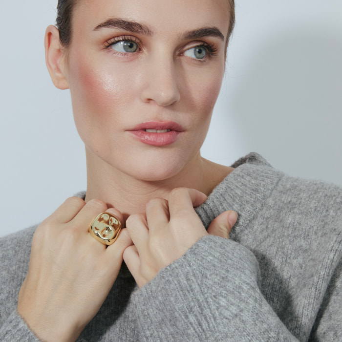Anillo acabado en oro amarillo de 18K