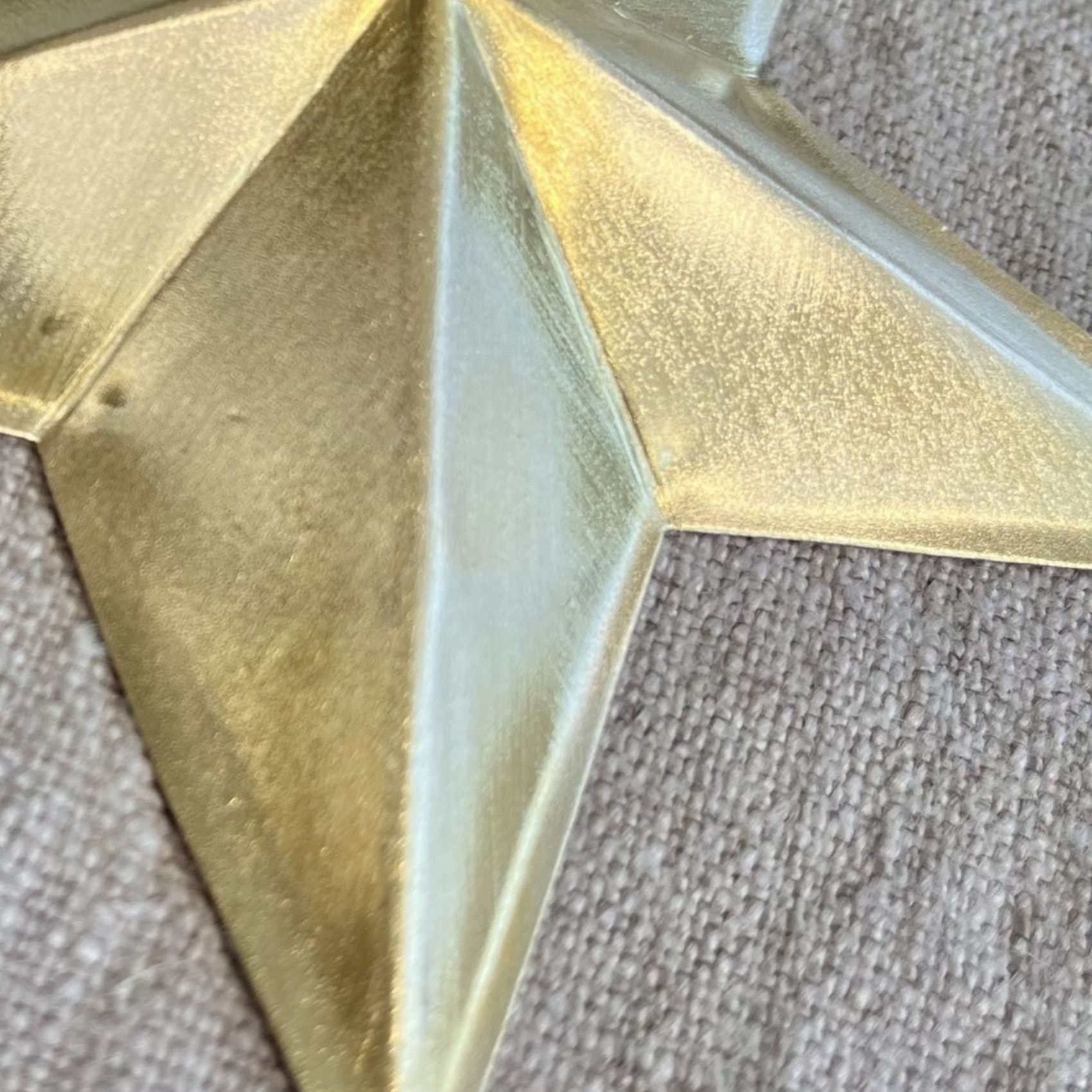 Déco étoile en relief laiton - Doré Mat