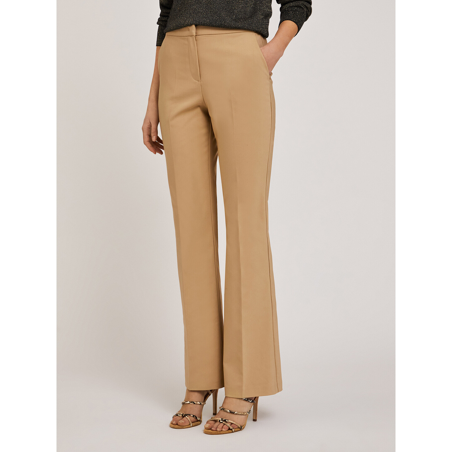 Motivi - Pantaloni flare in tessuto compatto - Beige