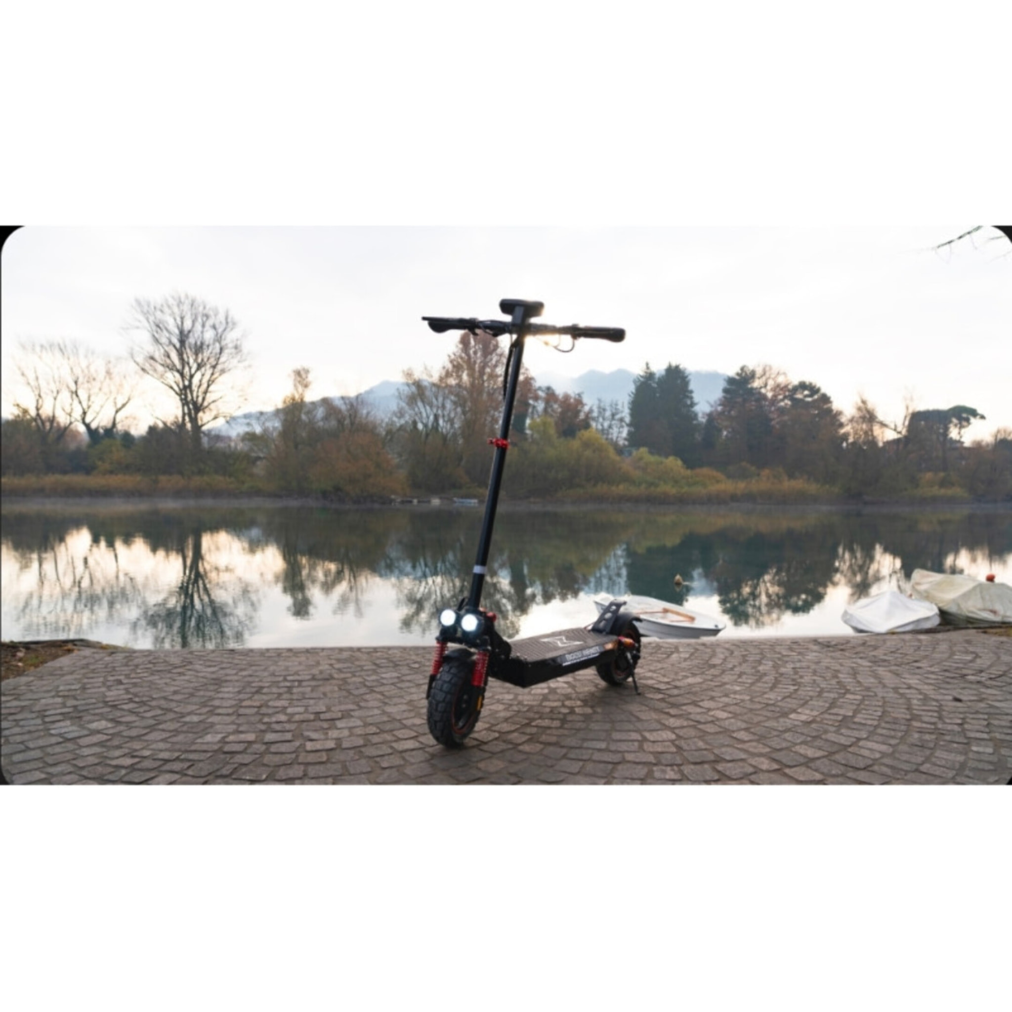 Trottinette électrique EBOOST INFINITY - 25 km/h, 70 km autonomie, batterie 48V 10,4Ah, double frein à disque, suspensi
