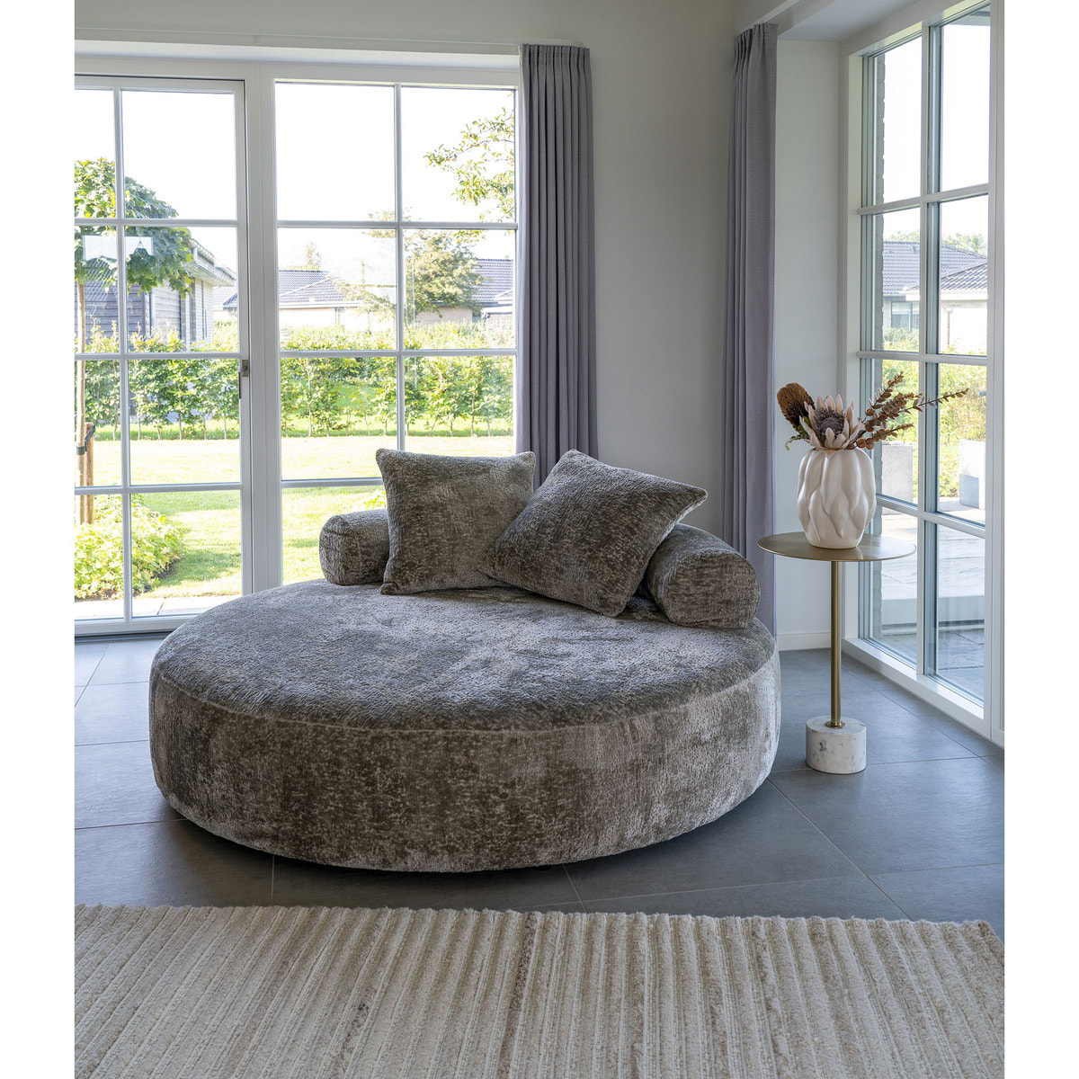Vaso in Ceramica Beige con Superficie a Rilievo — 19,5×26 cm