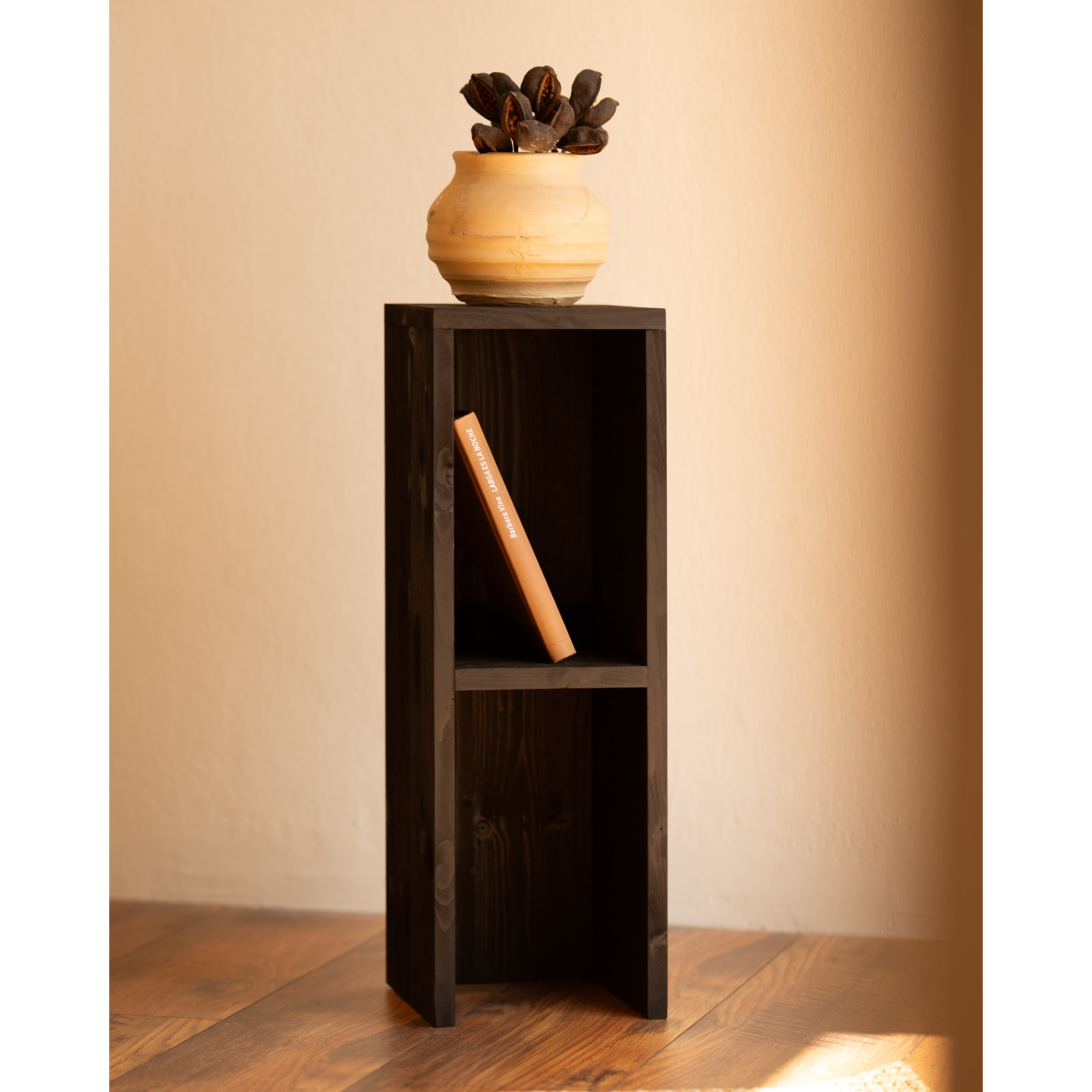 Table de chevet ou table d'appoint en bois massif en noir 60x20cm Hauteur: 60 Longueur: 20 Largeur: 20