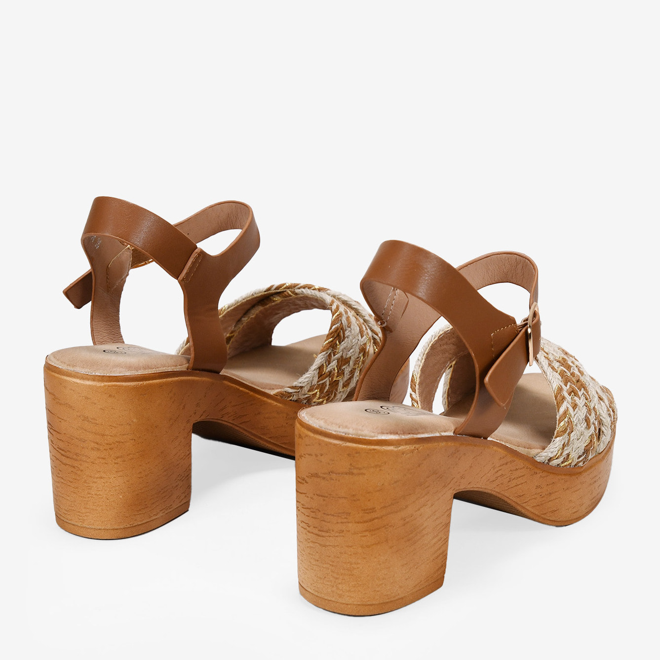 Sandalias de tacón marrones con rafia