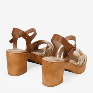 Sandalias de tacón marrones con rafia