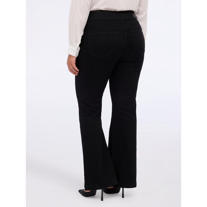 Fiorella Rubino - Jeans acampanados con botones decorativos - Negro