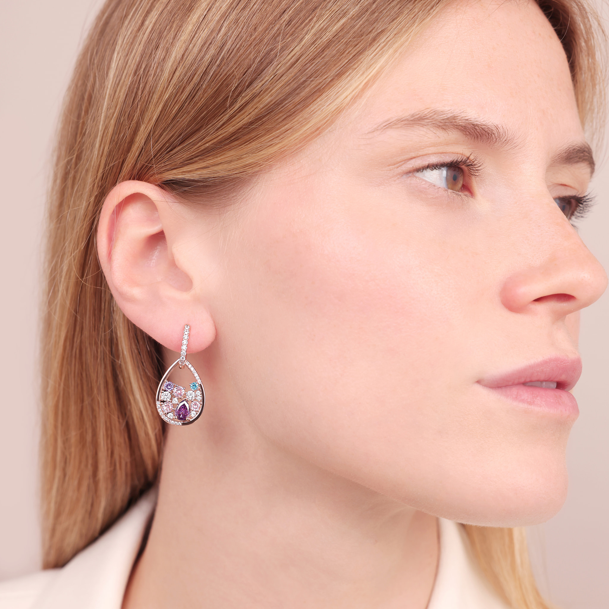 Orecchini a Cerchio con Ciondolo in Pavé e Cubic Zirconia Miste Colorate