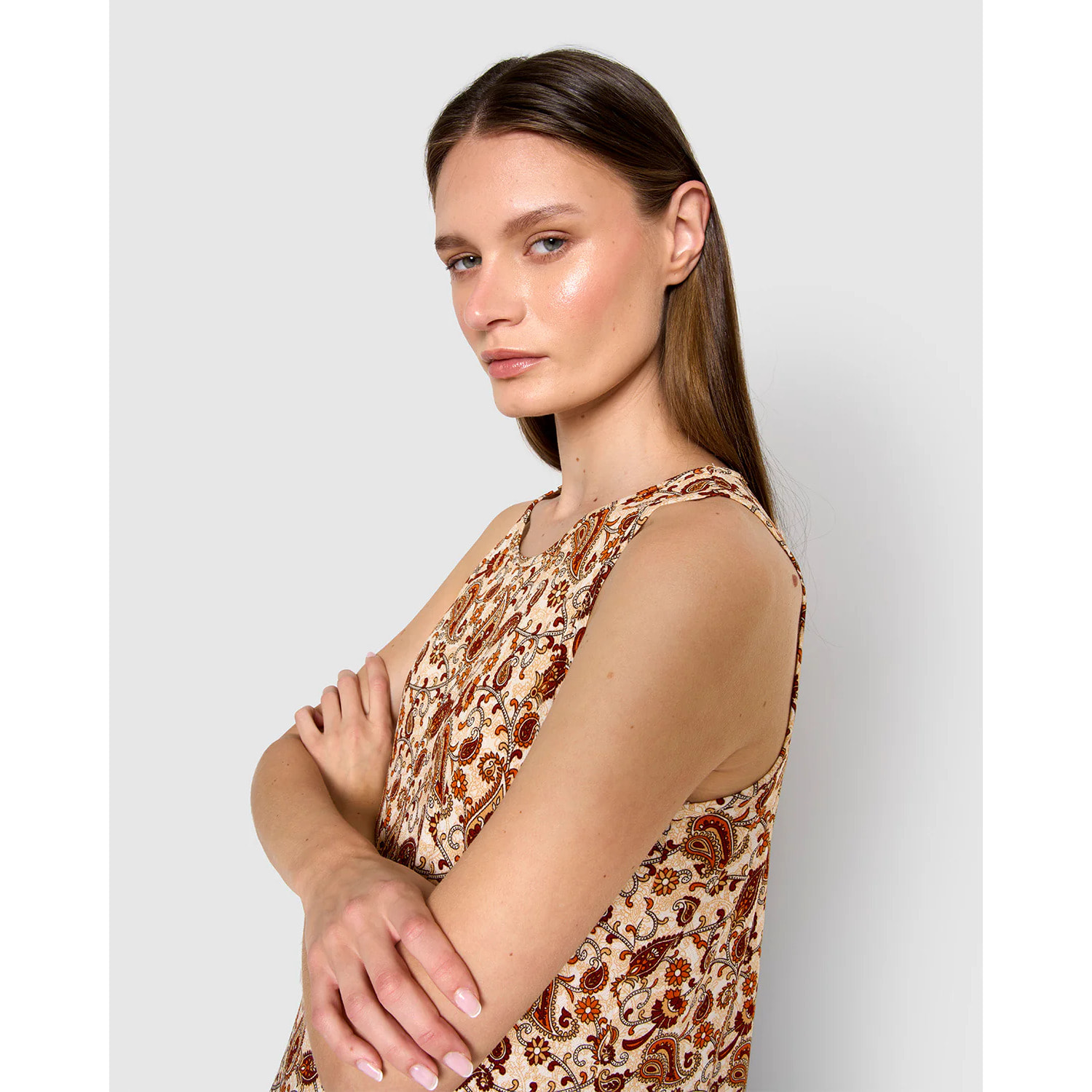 Vestido largo tirantes crepe meera burdeos
