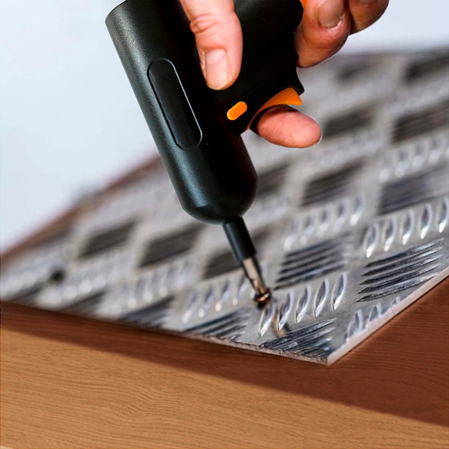 Cacciavite elettrico mini trapano, con batteria, kit di accessori e valigetta