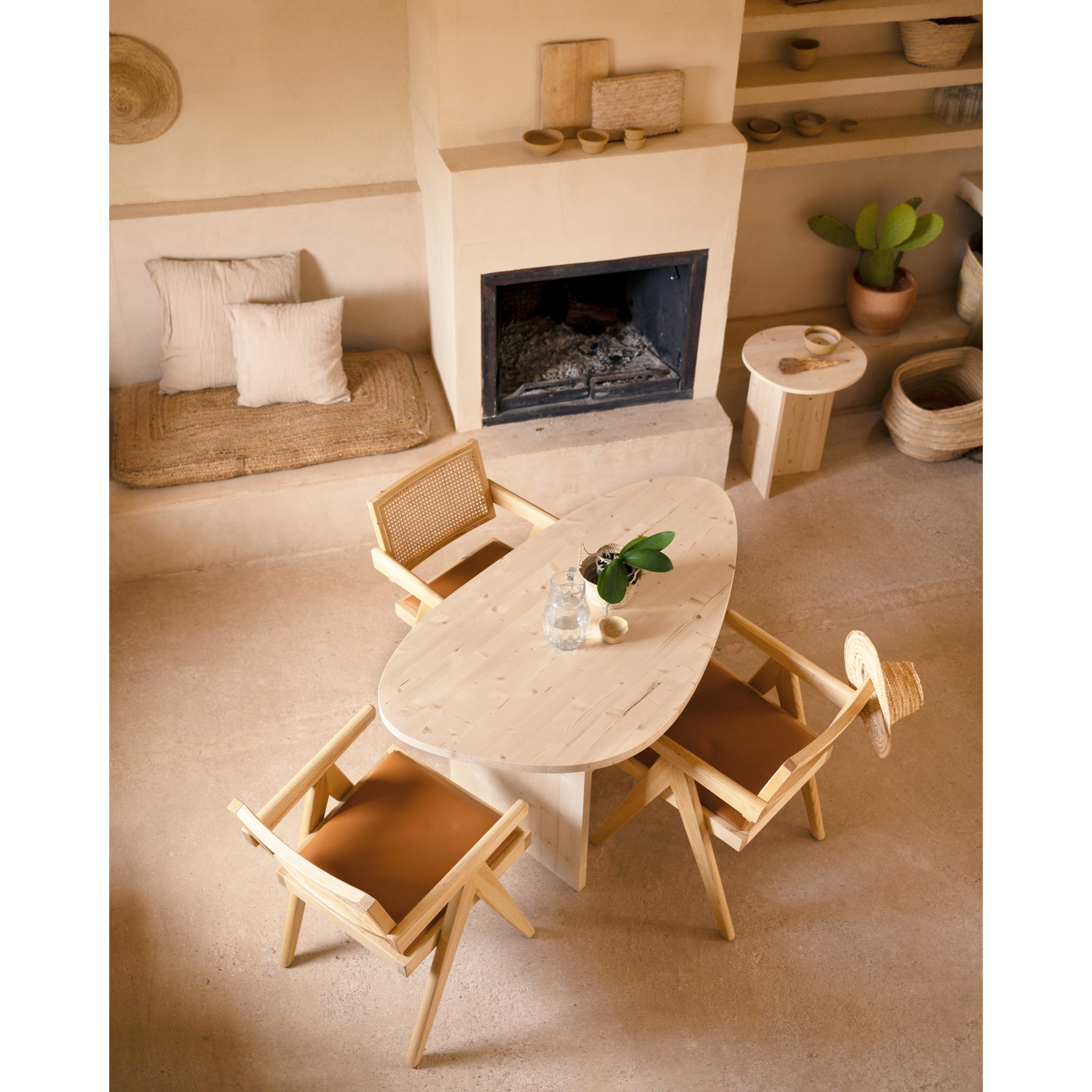 Mesa de comedor de madera maciza en tono natural de 143cm Alto: 75 Largo: 142.9 Ancho: 77.7