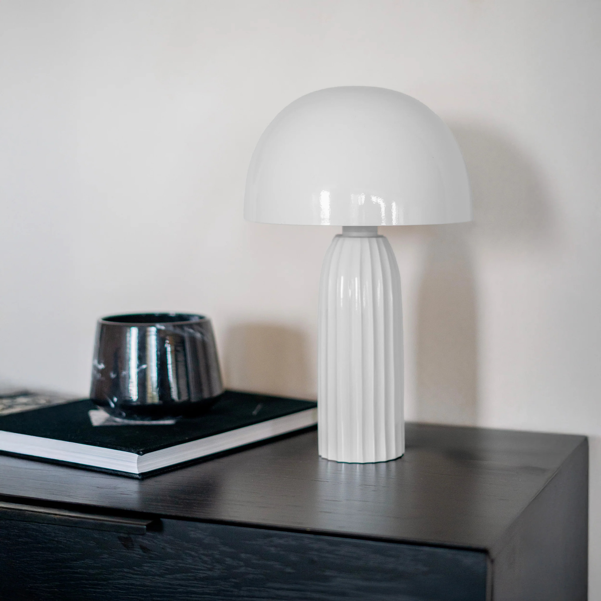Lampe à poser en métal blanc finition brillante - Joy