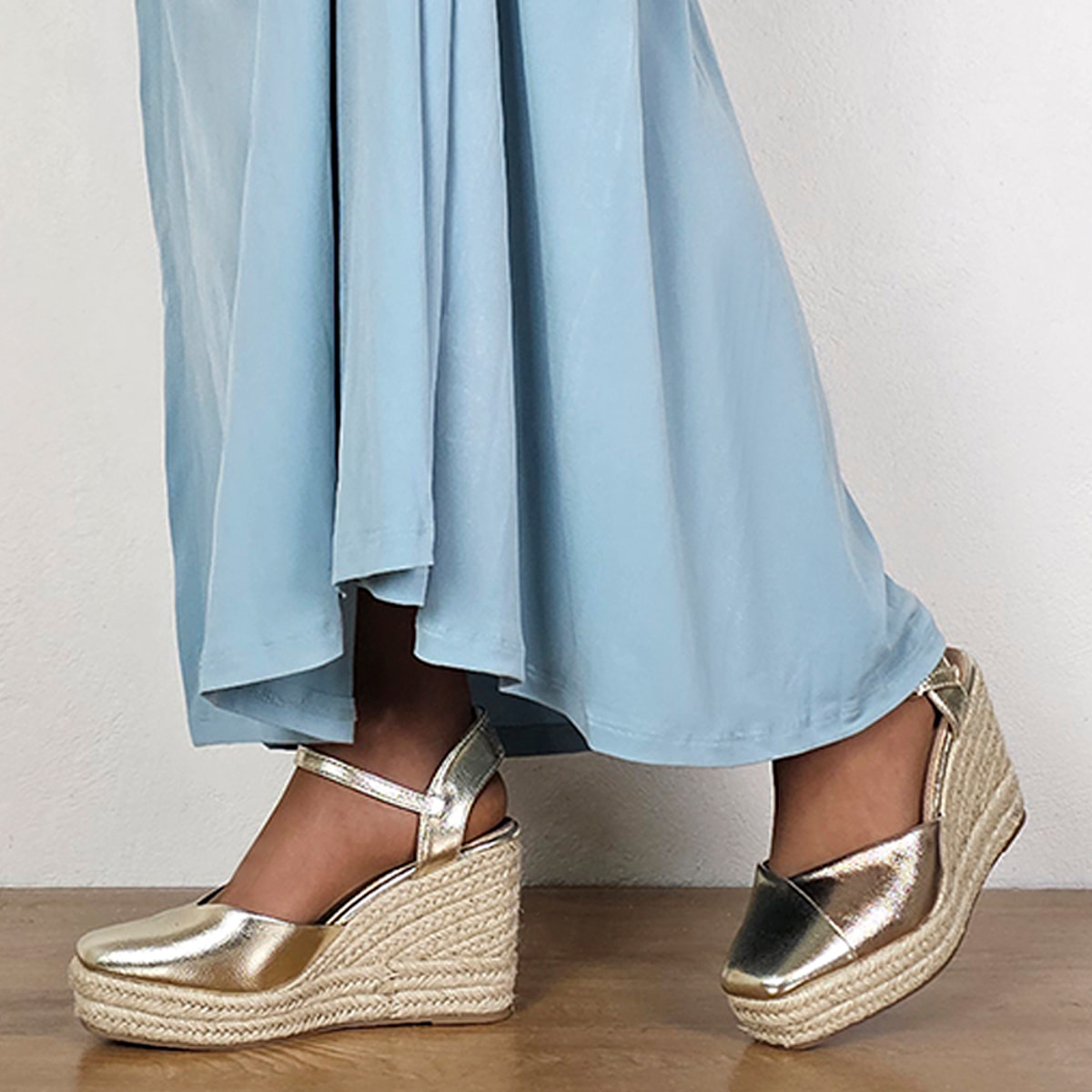 Alpargata De Cuña - Dorado - Altura: 10 Cm