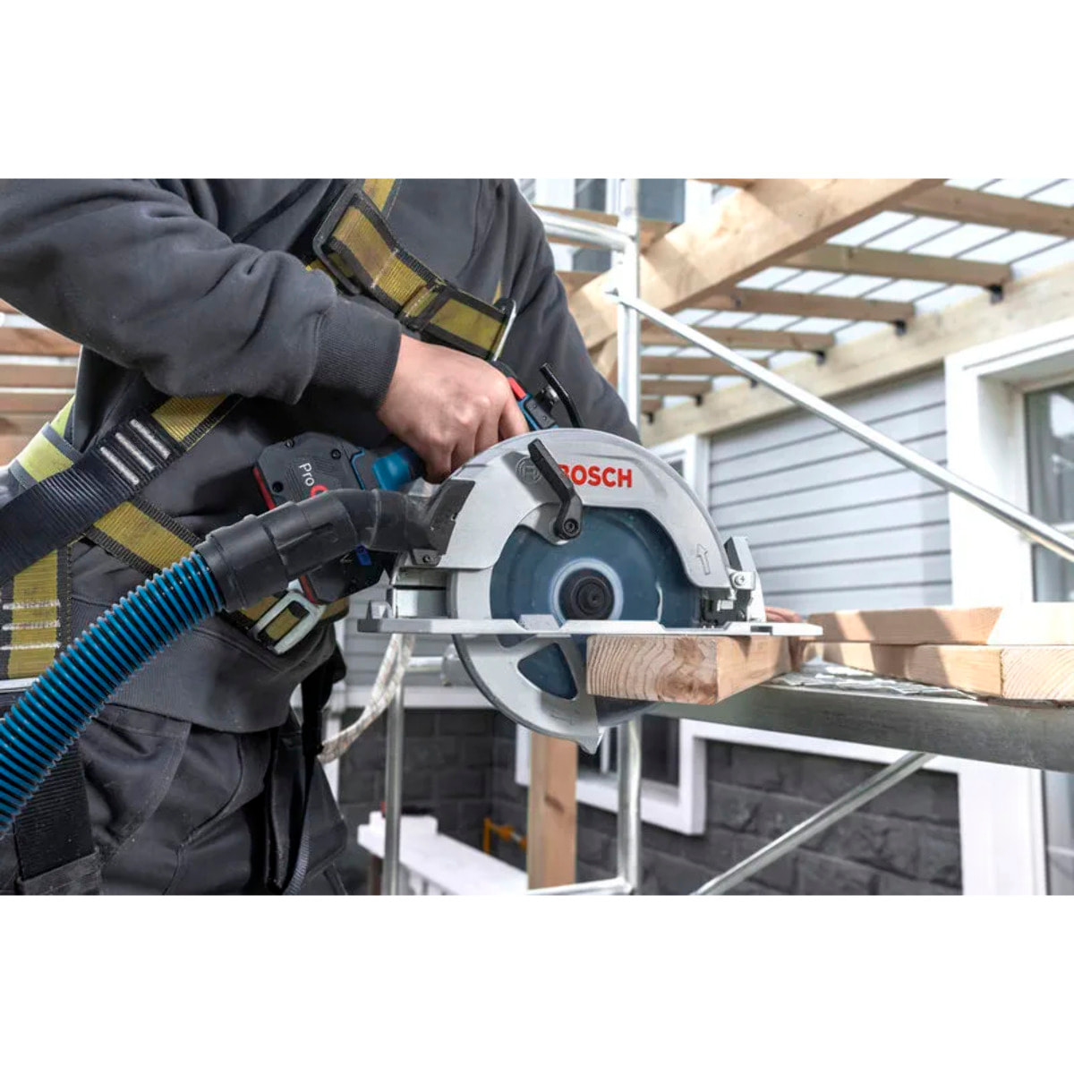 Scie circulaire 18V - PRO GKS 18V-68-2 - BOSCH - sans batterie , ni chargeur - L-BOXX - 06016D0001