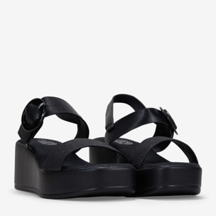 Sandalias de cuña negras con cierre de hebilla