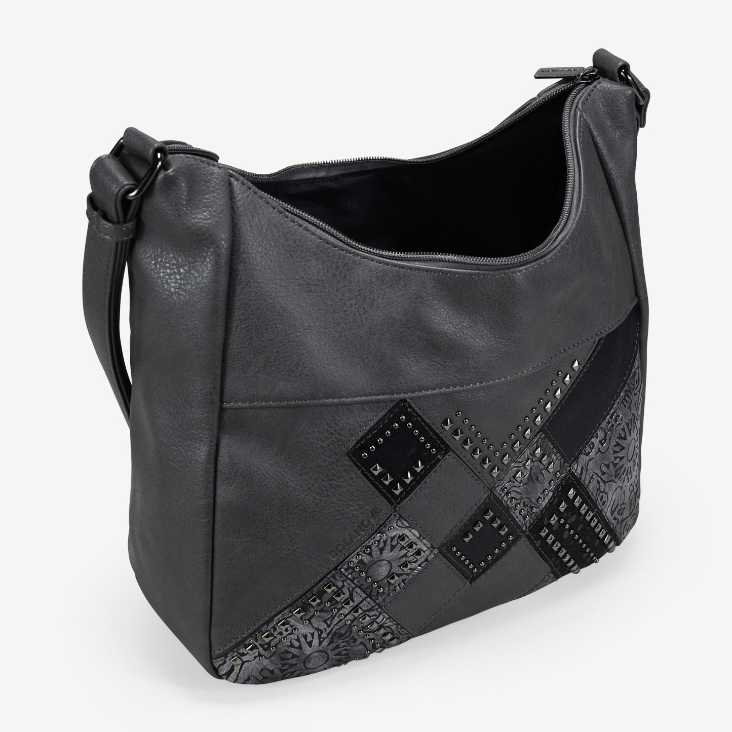 Bolso bandolera gris con tachas metálicas