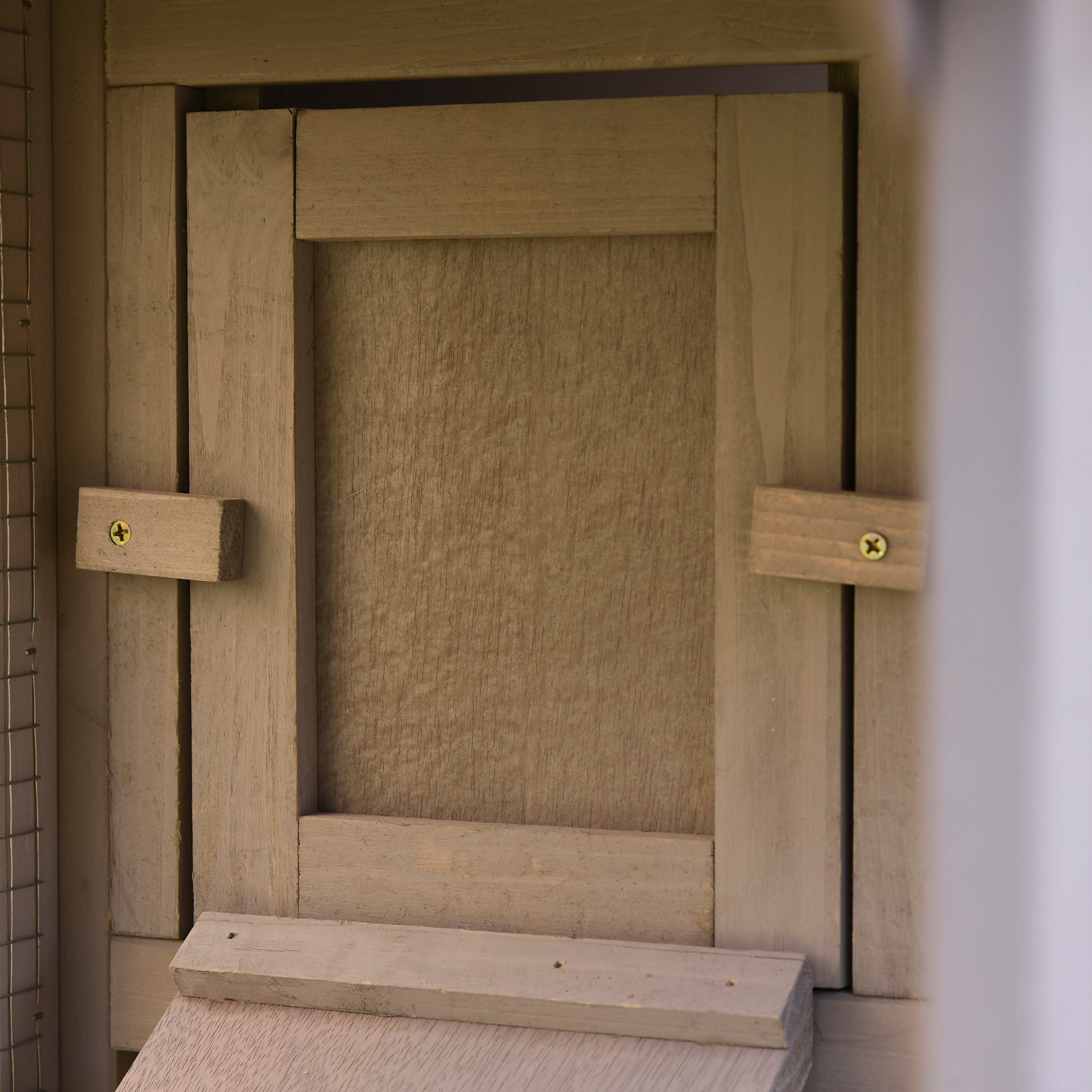 Conejera de Exterior Grande Jaula de Madera para 2-4 Conejos con Techo Asfáltico Recinto de Alambre Bandeja Extraíble y Rampas 210x45,5x84,5 cm Gris y Negro